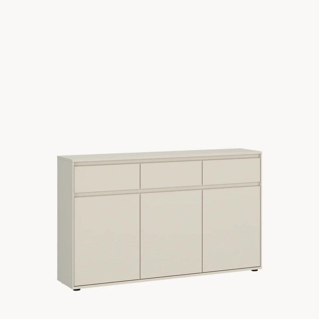 Sideboard verbindet 3 Tueren und Kunststofffuesse