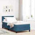 Das Boxspringbett nimmt mit 90 x 190 cm Gestalt an