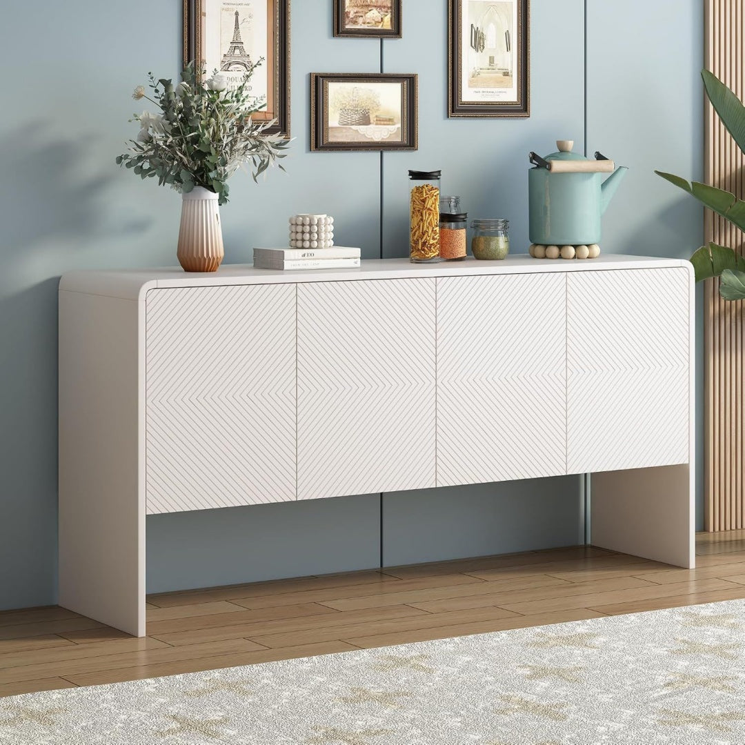 Sideboard verbindet gerundete Konturen und 4 Tueren