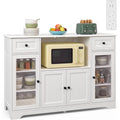Glastueren praegen das Sideboard in Weiss
