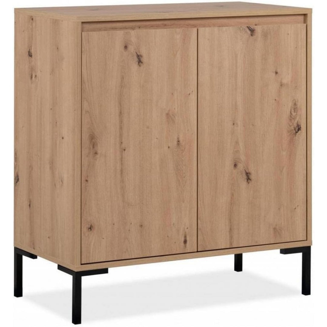 Das Sideboard zeigt grifflose Fronten in Eichenbraun