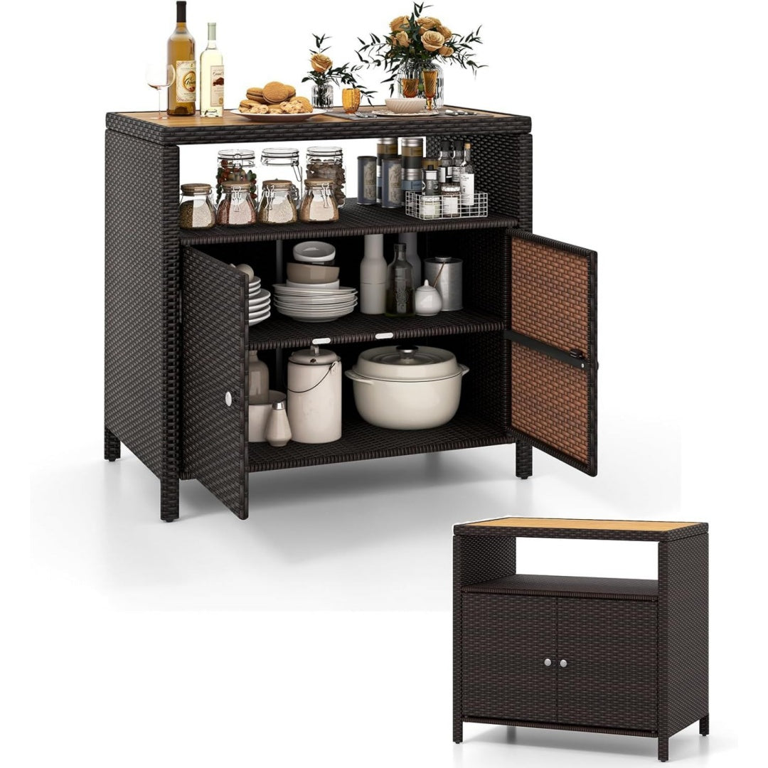Sideboard verbindet Flechtoptik und offene Ablagen