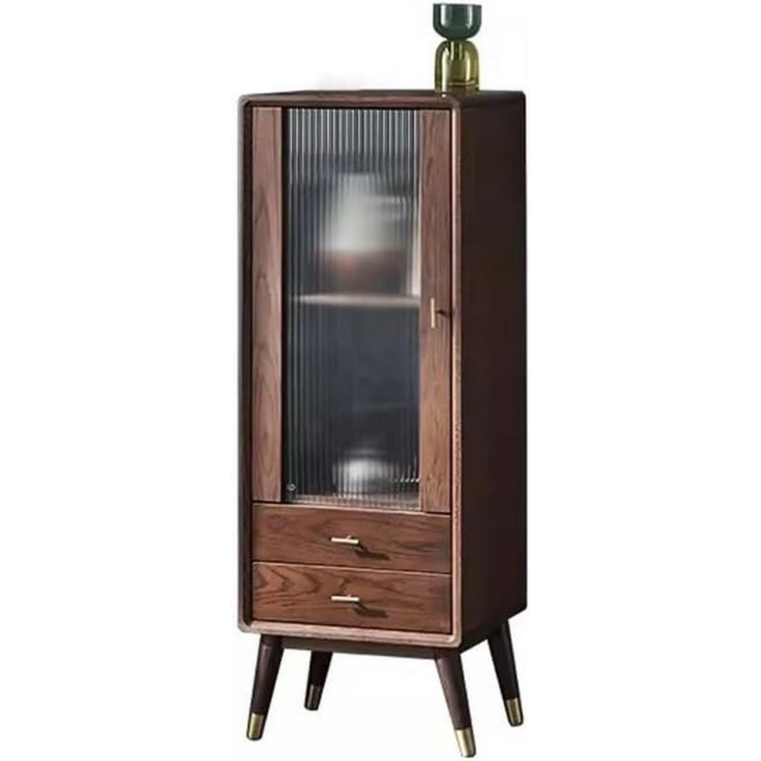 Weiche Polster ergaenzen das Sideboard