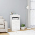 Offene Ablagen und Schubladen bestimmen das Sideboard
