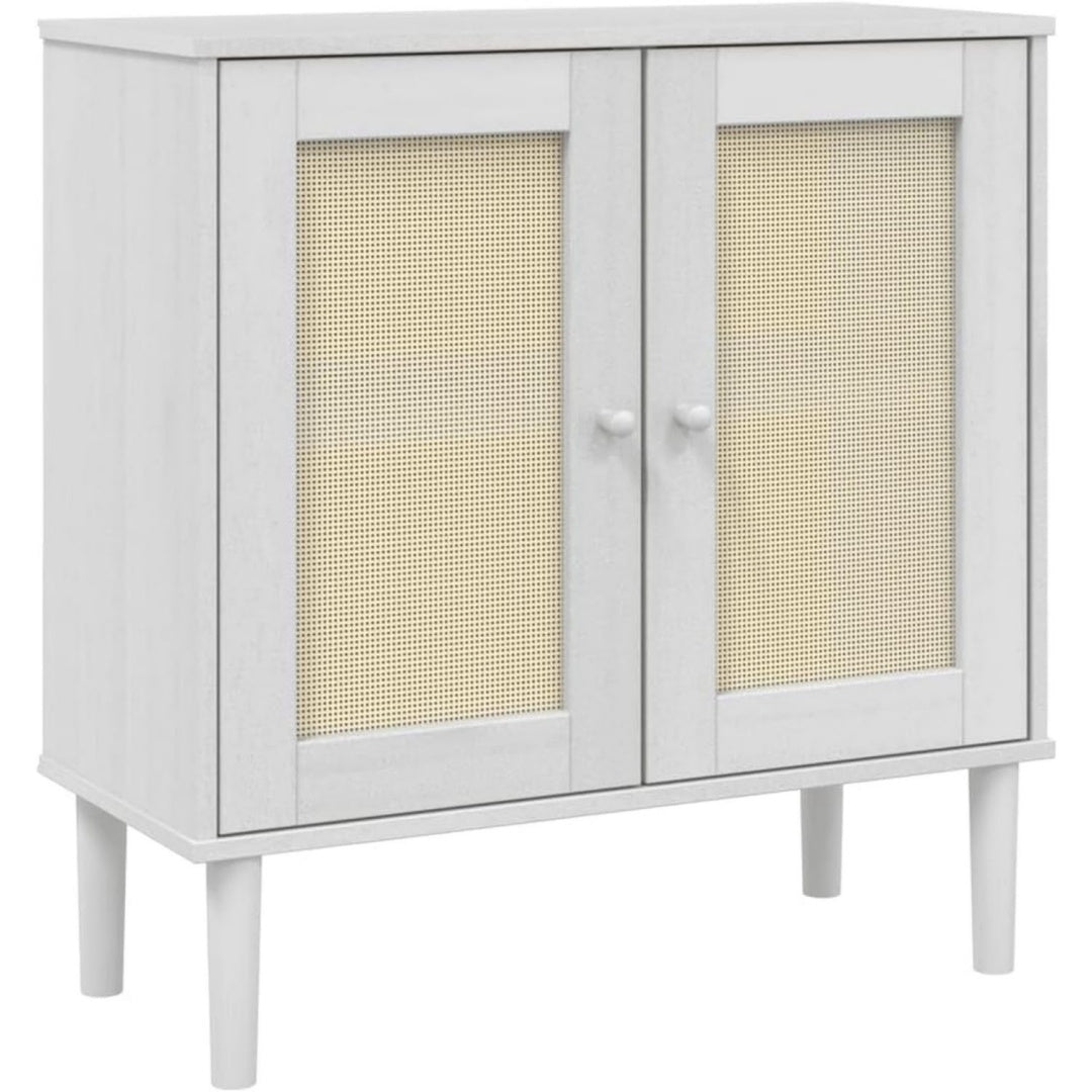 Die Gestaltung von dem Sideboard wird durch Rattan und Kiefernholz gepraegt